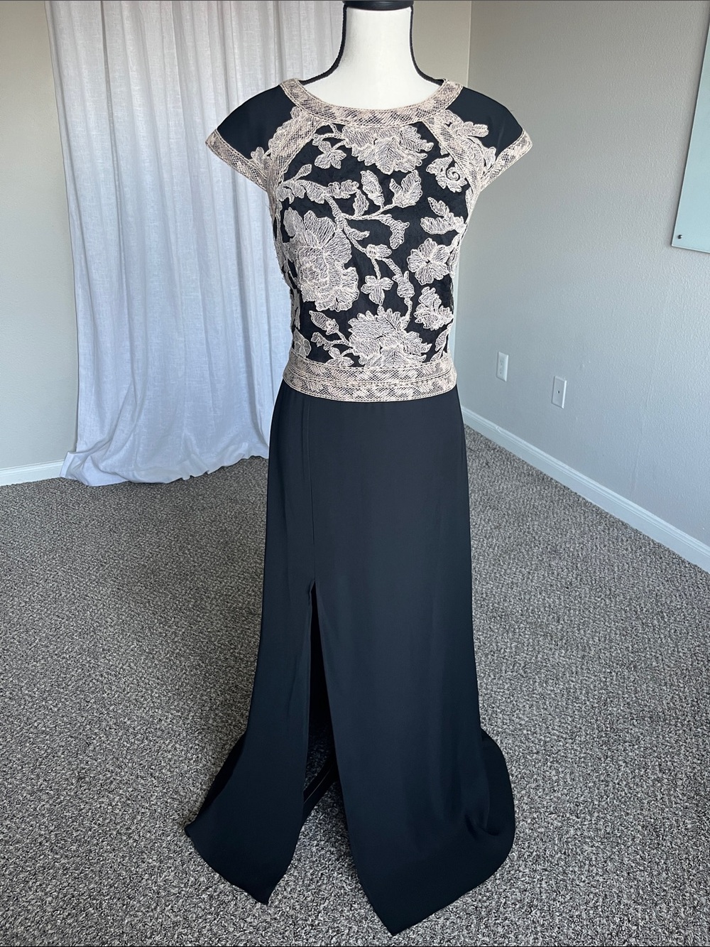 Tadashi Shoji Black Floral Embroidered Cap Sleeve Open Back Maxi Gown Slit 10